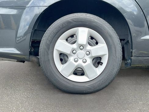 Used 2011 Dodge Grand Caravan Express FWD image 28