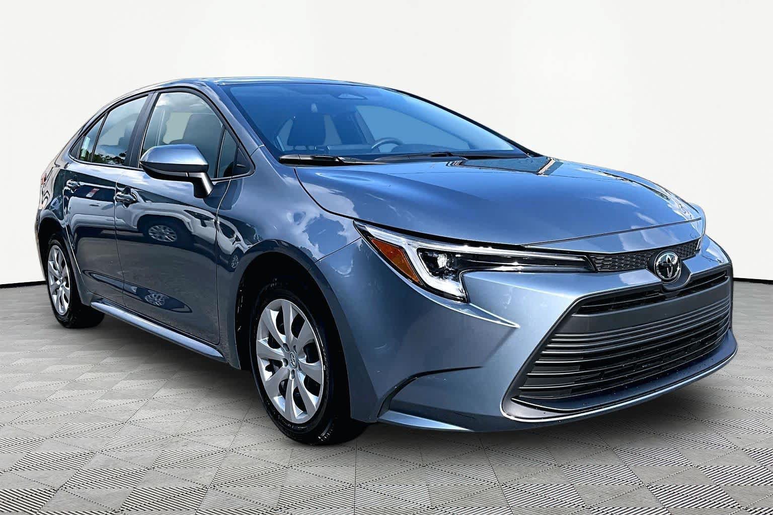 Used 2026 Toyota Corolla LE FWD image 3