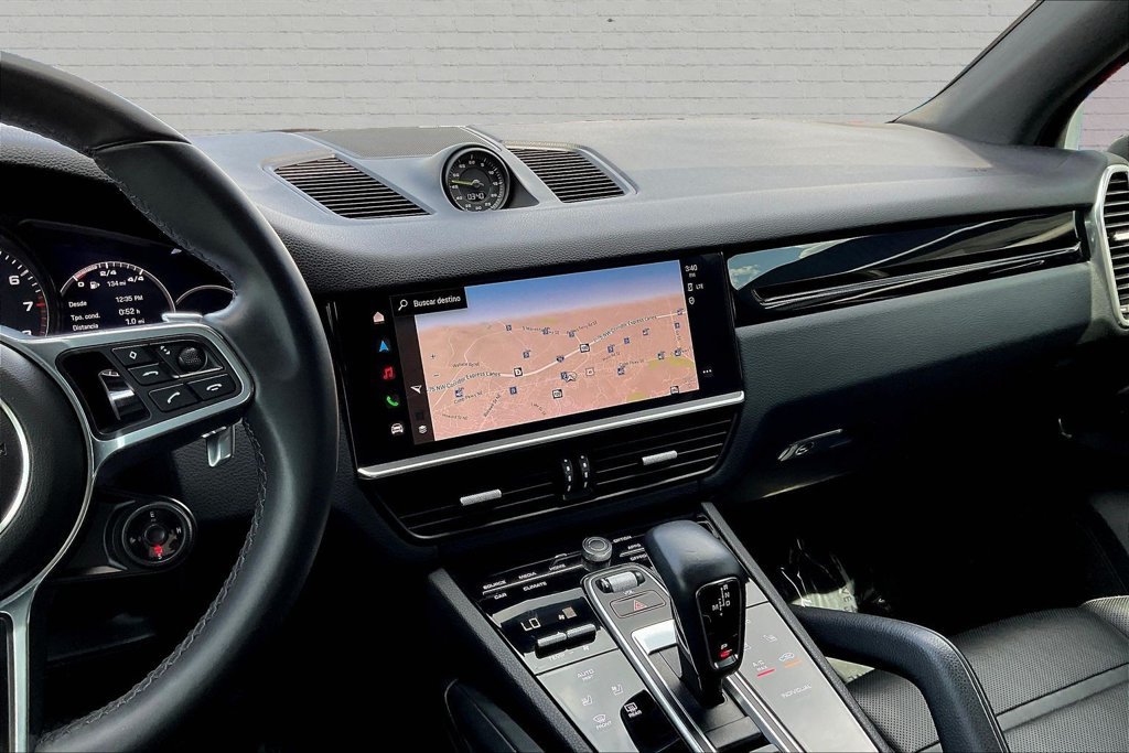 Used 2023 Porsche Cayenne w/ Premium Package AWD/4WD image 9