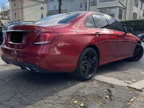 Used 2017 Mercedes-Benz E 300 4MATIC image 5