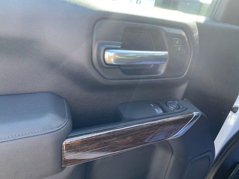 Used 2025 GMC Sierra 3500 SLE w/ SLE Convenience Package image 13