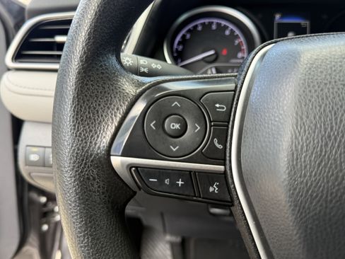 Used 2022 Toyota Camry LE image 20