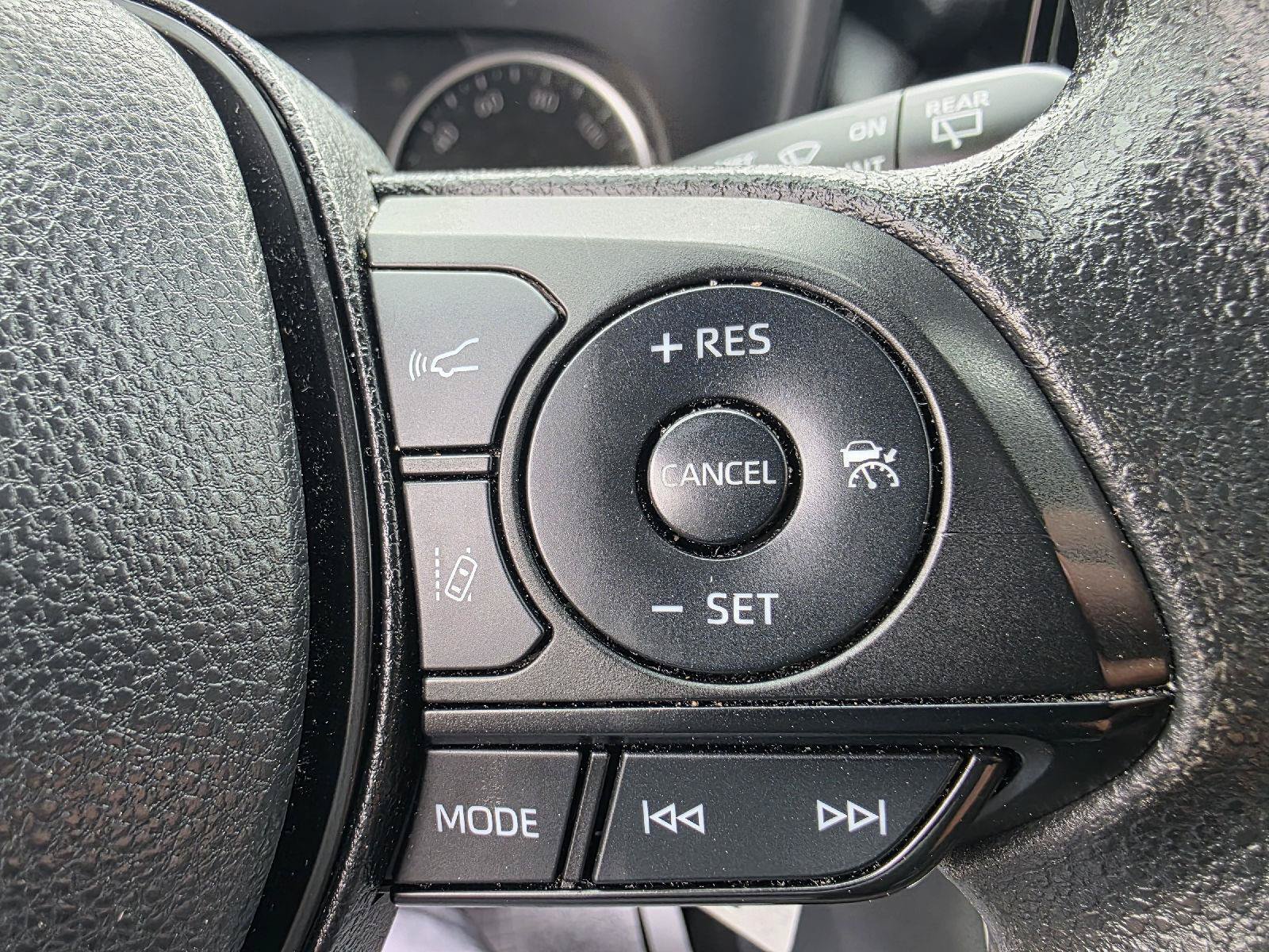 Used 2022 Toyota RAV4 LE AWD/4WD image 11