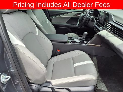 Used 2025 Toyota Camry SE w/ Convenience Package FWD image 12