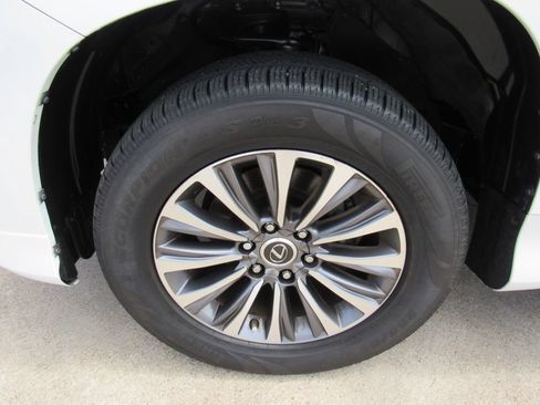 Used 2023 Lexus GX 460 Luxury w/ Accessory Package AWD/4WD image 10