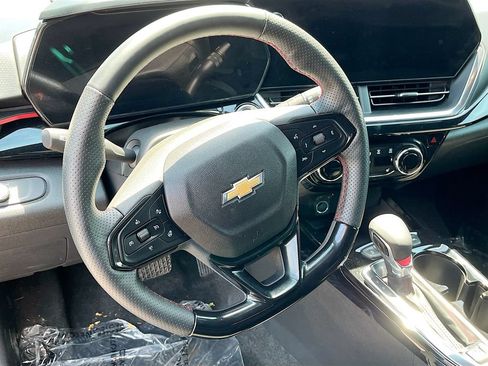 Used 2025 Chevrolet Trax RS w/ Sunroof Package FWD image 11