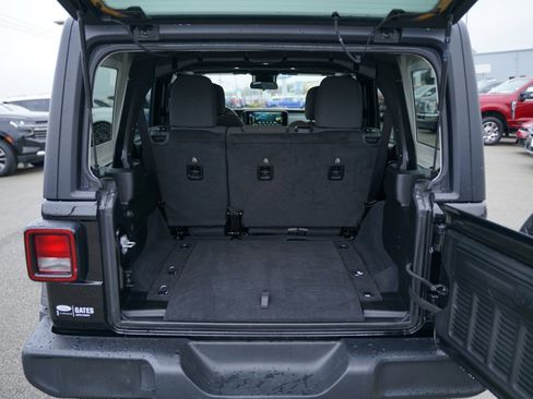 Used 2025 Jeep Wrangler Sport S image 7