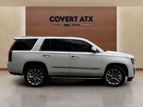 Used 2019 Cadillac Escalade Luxury RWD image 6