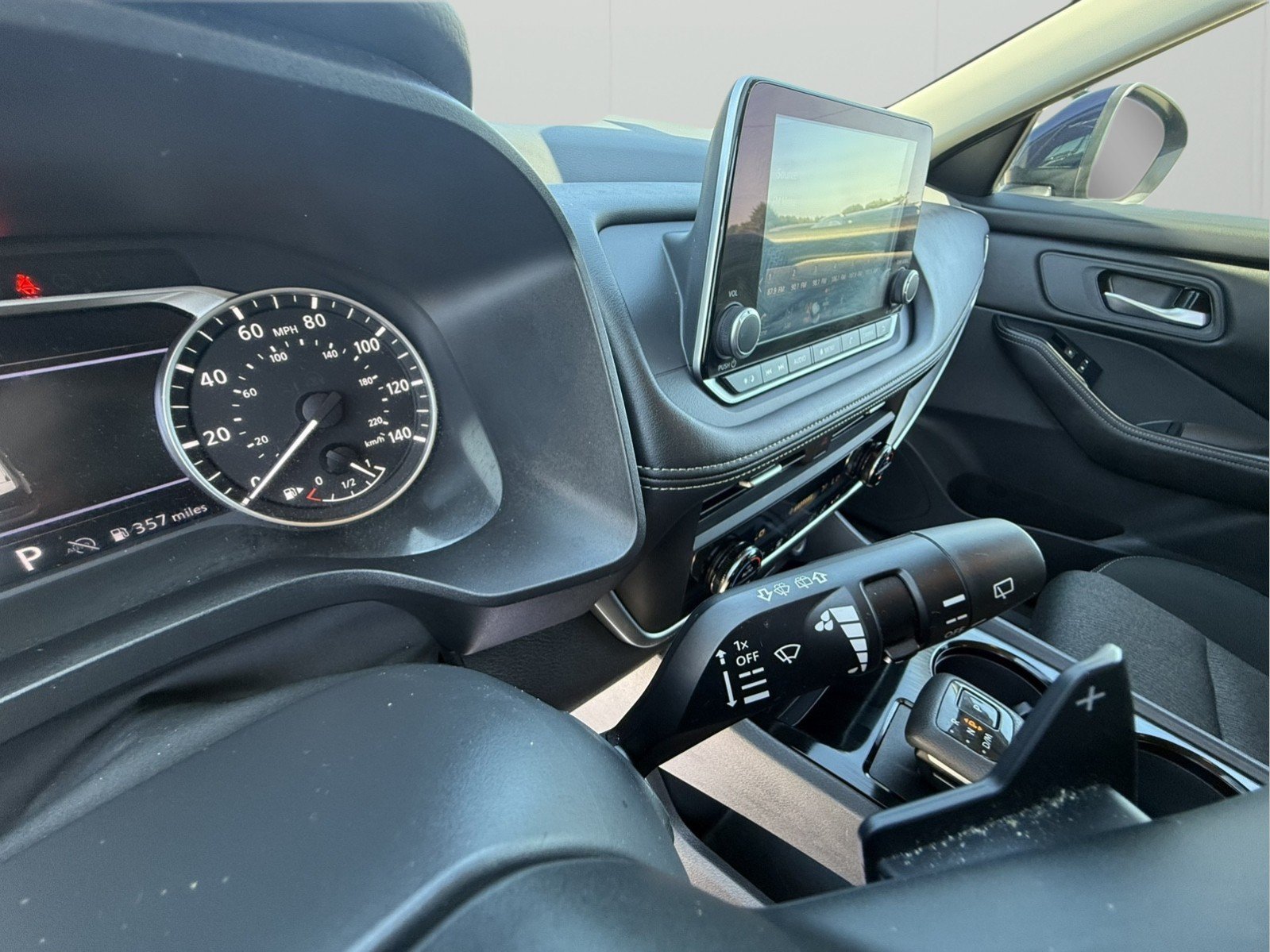 Used 2025 Nissan Rogue SV FWD image 23