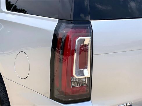 Used 2015 GMC Yukon SLT w/ Open Road Package AWD/4WD image 28