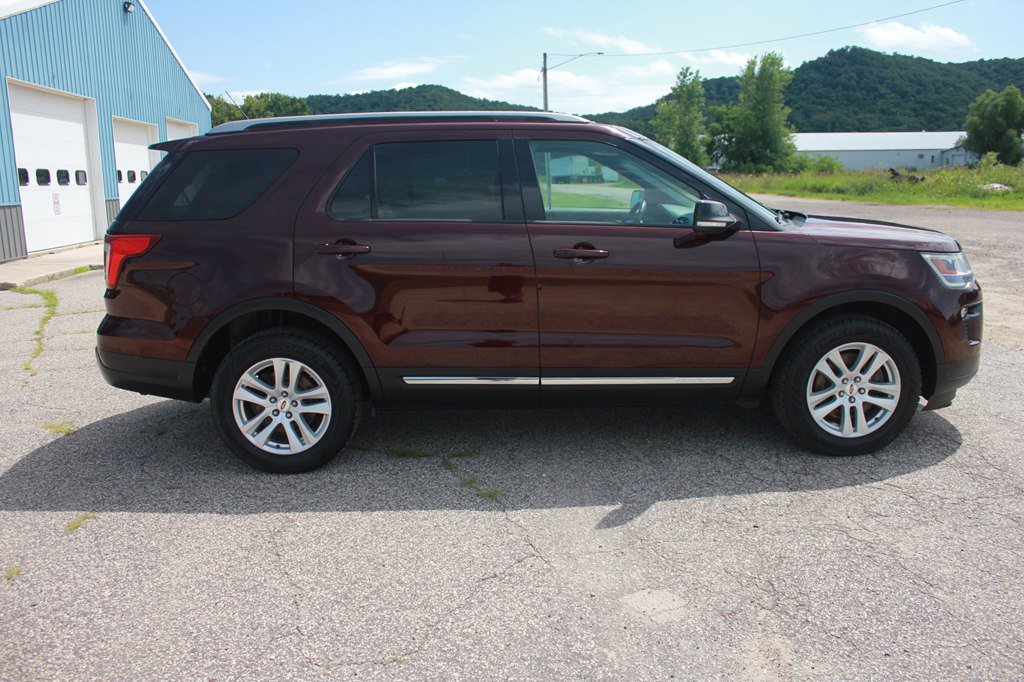 Used 2018 Ford Explorer XLT w/ Equipment Group 202A AWD/4WD image 5