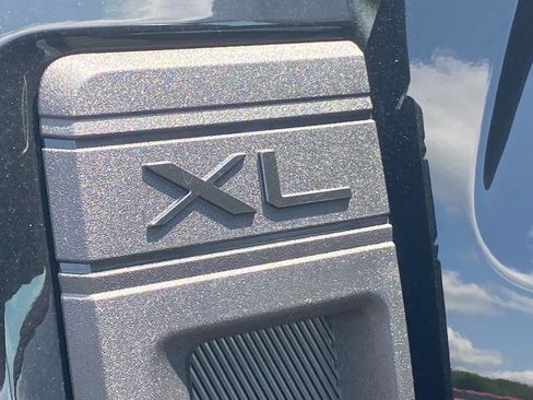 New 2025 Ford Maverick XL image 15