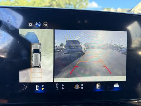 Used 2025 Chevrolet Equinox LT w/ Convenience Package II AWD/4WD image 18