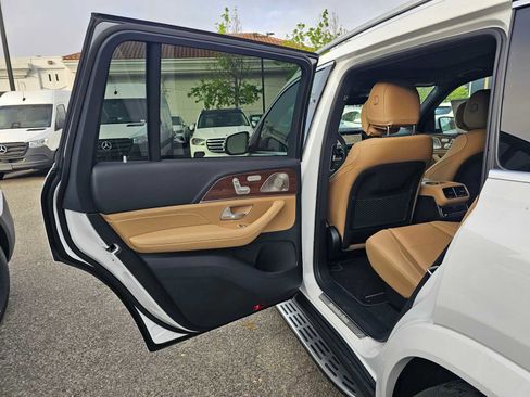 New 2026 Mercedes-Benz GLS 580 4MATIC image 17