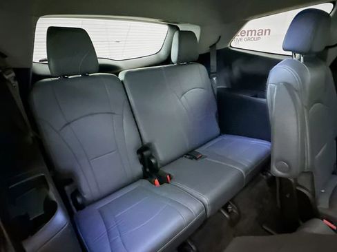 Used 2019 Buick Enclave Essence image 29