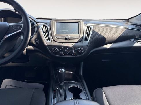 Used 2018 Chevrolet Malibu LT FWD image 11