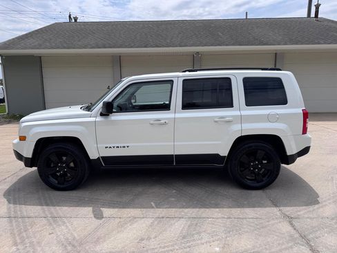 Used 2015 Jeep Patriot Sport w/ Power Value Group FWD image 2