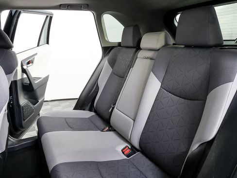 Used 2021 Toyota RAV4 XLE w/ Convenience Package image 18