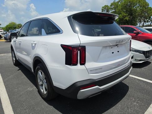 Certified 2025 Kia Sorento LX FWD image 12
