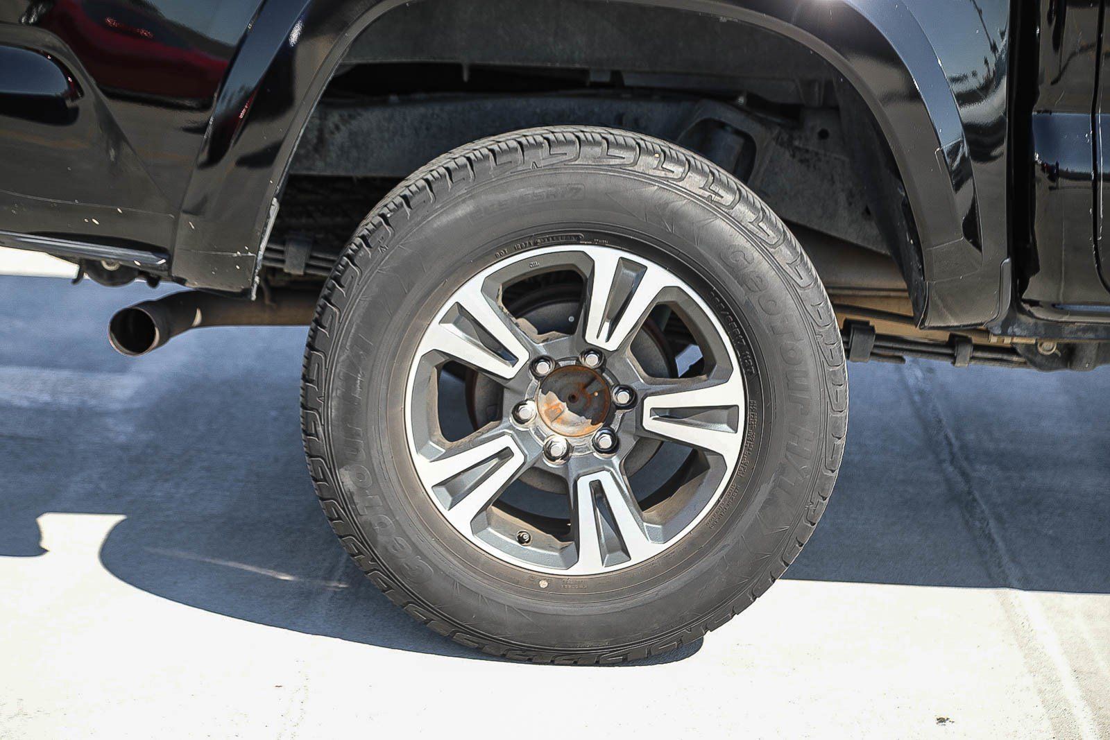 Used 2017 Toyota Tacoma TRD Sport AWD/4WD image 11