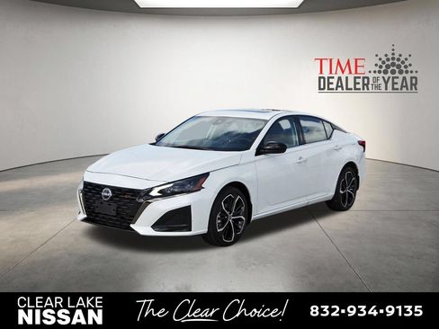 Certified 2025 Nissan Altima 2.5 SR w/ SR Premium Package AWD/4WD image 4