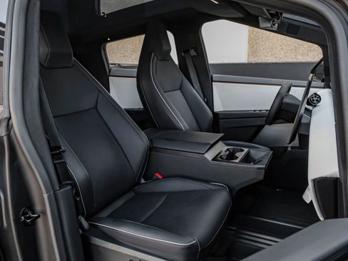 Used 2024 Tesla Cybertruck Cyberbeast AWD/4WD image 47