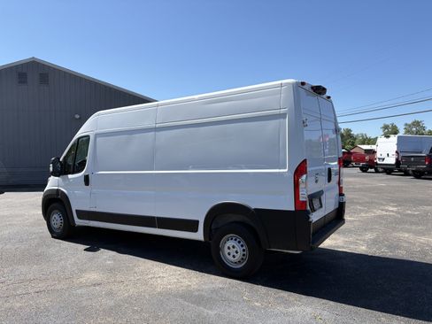 Used 2025 RAM ProMaster 2500 w/ Convenience Group FWD image 2