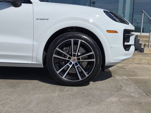 New 2025 Porsche Cayenne E-Hybrid image 11