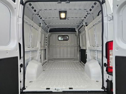 New 2026 RAM ProMaster 2500 w/ Convenience Group image 15