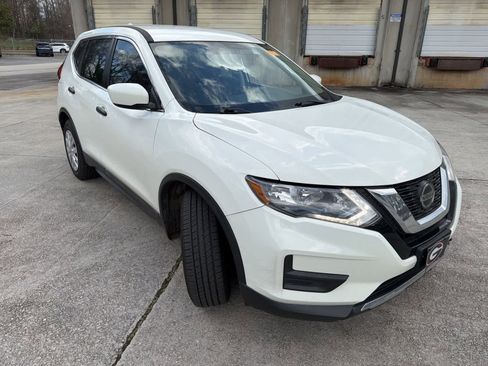 Used 2018 Nissan Rogue S image 13