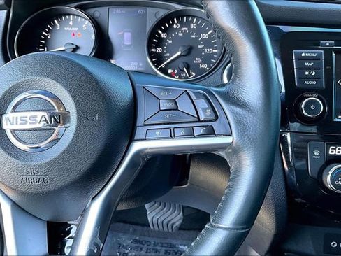 Used 2018 Nissan Rogue SV w/ Premium Package image 12