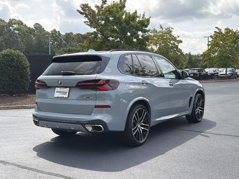 Used 2025 BMW X5 sDrive40i w/ M Sport Package RWD image 3