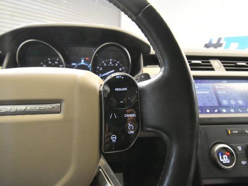 Used 2020 Land Rover Discovery SE AWD/4WD image 25