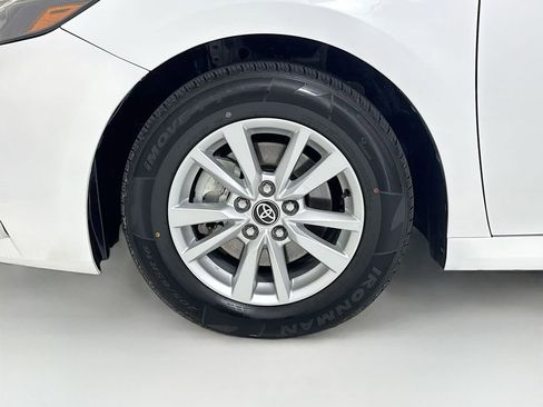 Used 2025 Toyota Camry LE AWD/4WD image 28