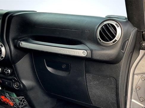 Used 2016 Jeep Wrangler Unlimited Sahara w/ Max Tow Package image 17