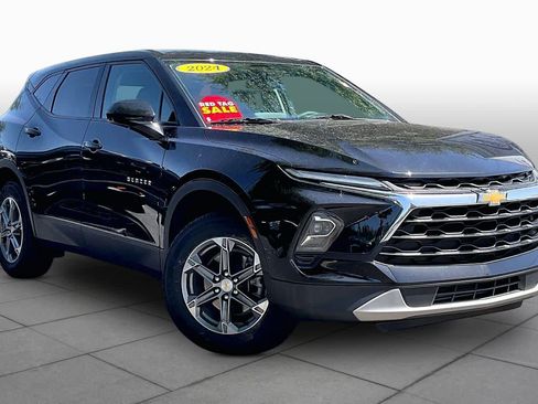 Used 2024 Chevrolet Blazer LT FWD image 3