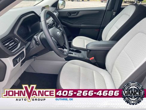 Used 2024 Ford Escape Active AWD/4WD image 3