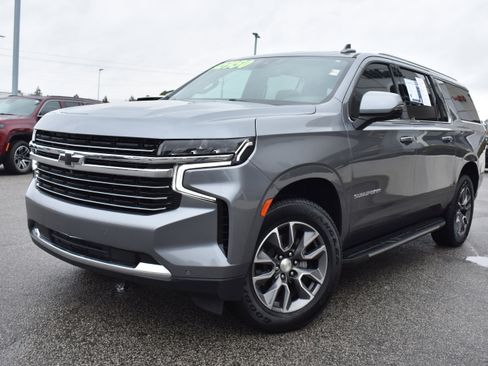 Used 2022 Chevrolet Suburban LT w/ Luxury Package image 5