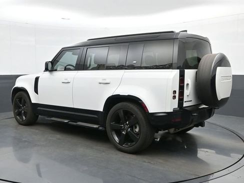 Used 2024 Land Rover Defender 110 X-Dynamic SE image 6