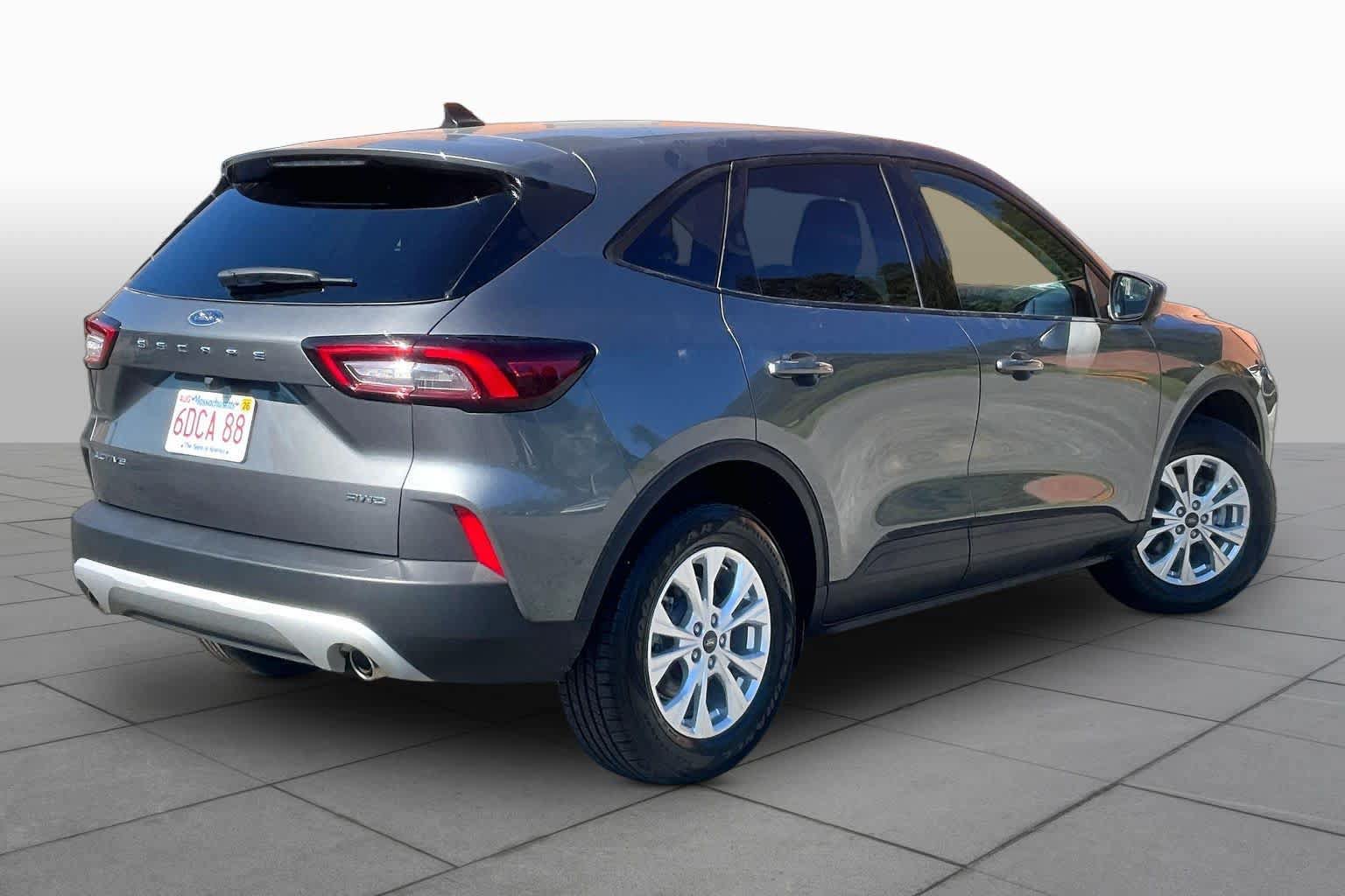 Used 2025 Ford Escape Active AWD/4WD image 13