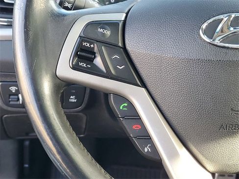 Used 2013 Hyundai Veloster w/ Tech Pkg image 16