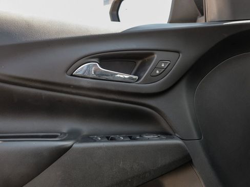 Used 2018 Chevrolet Equinox LT image 48