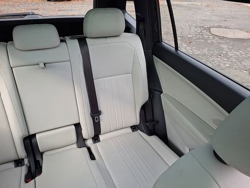 Certified 2022 Volkswagen Tiguan SE R-Line image 20