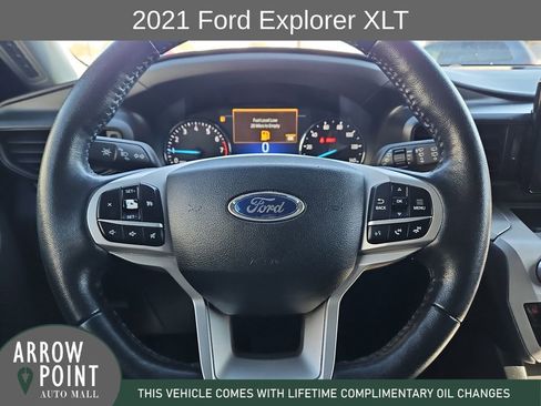 Used 2021 Ford Explorer XLT image 27