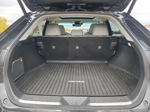 Used 2021 Toyota Venza LE image 17