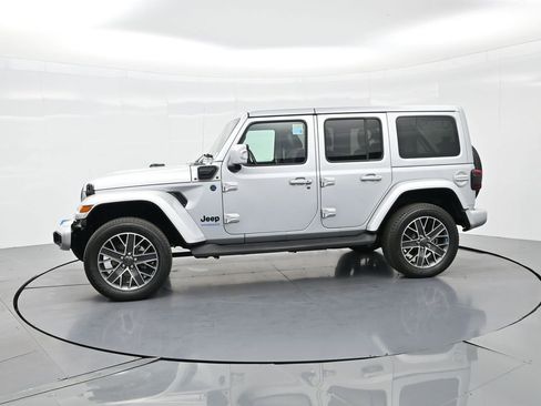 Used 2022 Jeep Wrangler Unlimited Sahara image 10