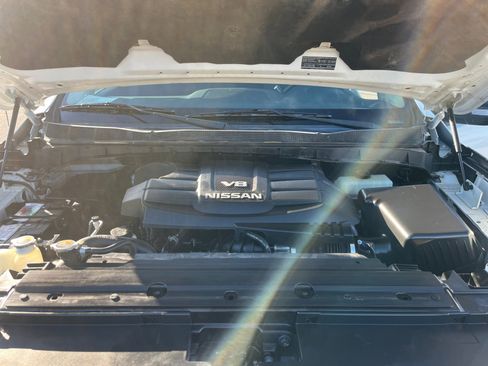 Used 2018 Nissan Titan SV image 21