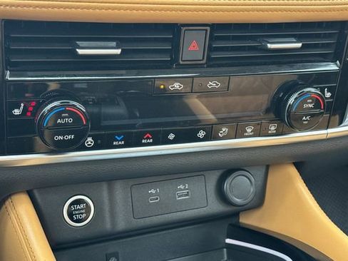 Used 2023 Nissan Rogue Platinum w/ Platinum Premium Package image 24