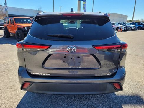 Used 2022 Toyota Highlander XLE image 14