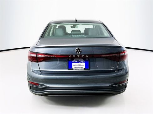 Used 2025 Volkswagen Jetta SE image 15